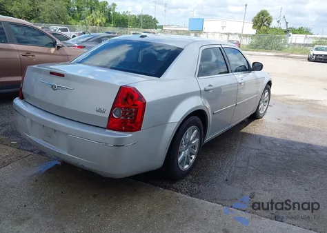 2009 Chrysler 300 Touring/Signature Series/Executive Series из США, поврежденный, VIN 2C3LA53V39H529471